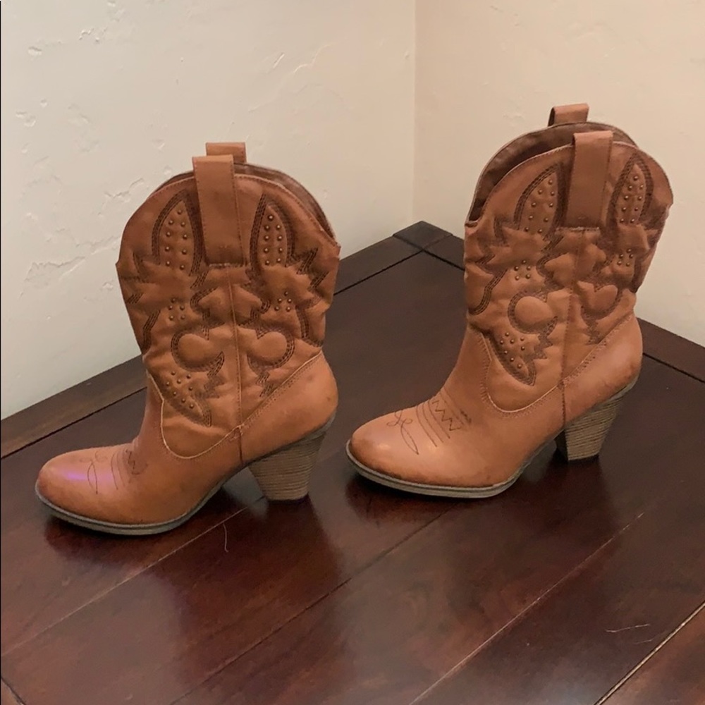 US size 8, MIA Larue cowgirl boots